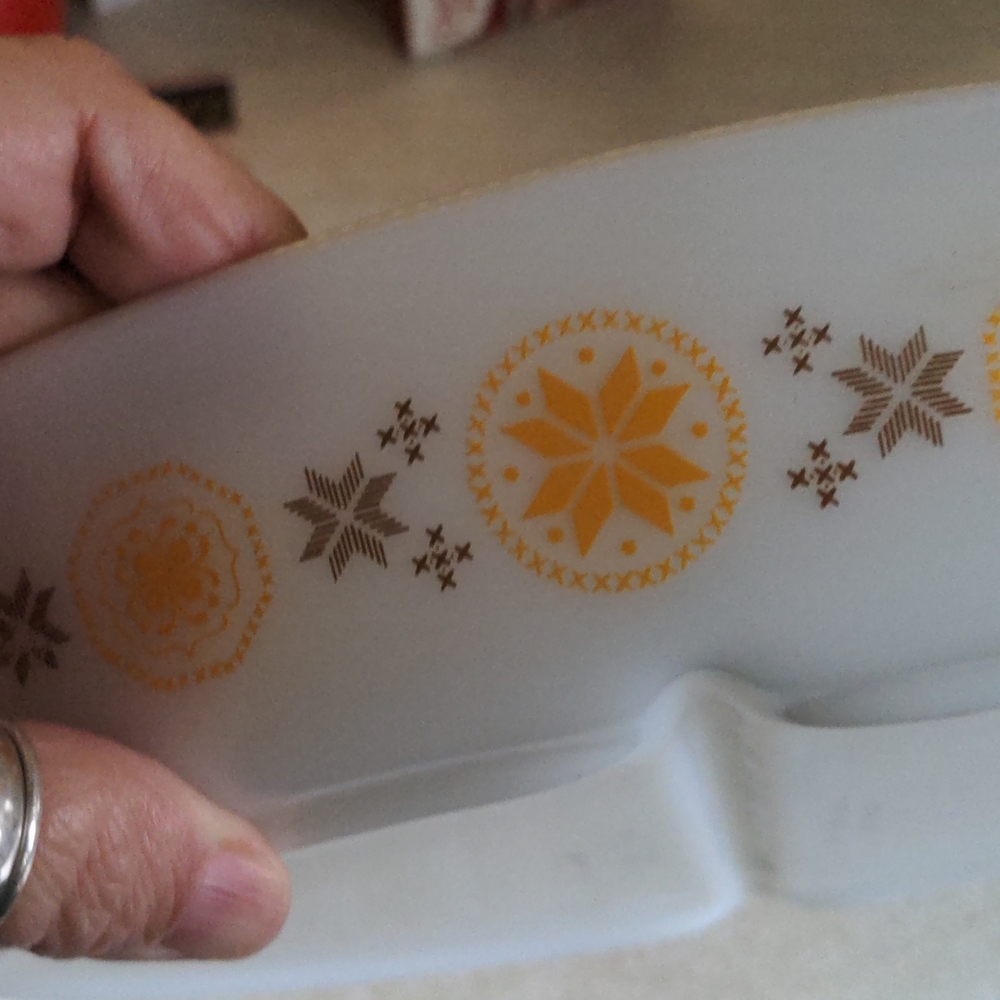 2 Pyrex Casserole - Picture 5 of 7